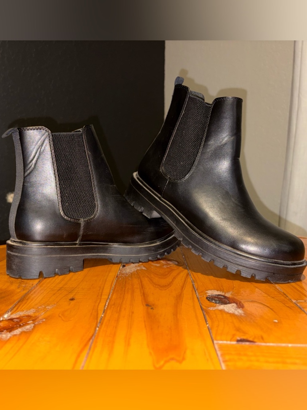 Soda Black Chunky Chelsea Boots – Women’s 9 – Lug Sole